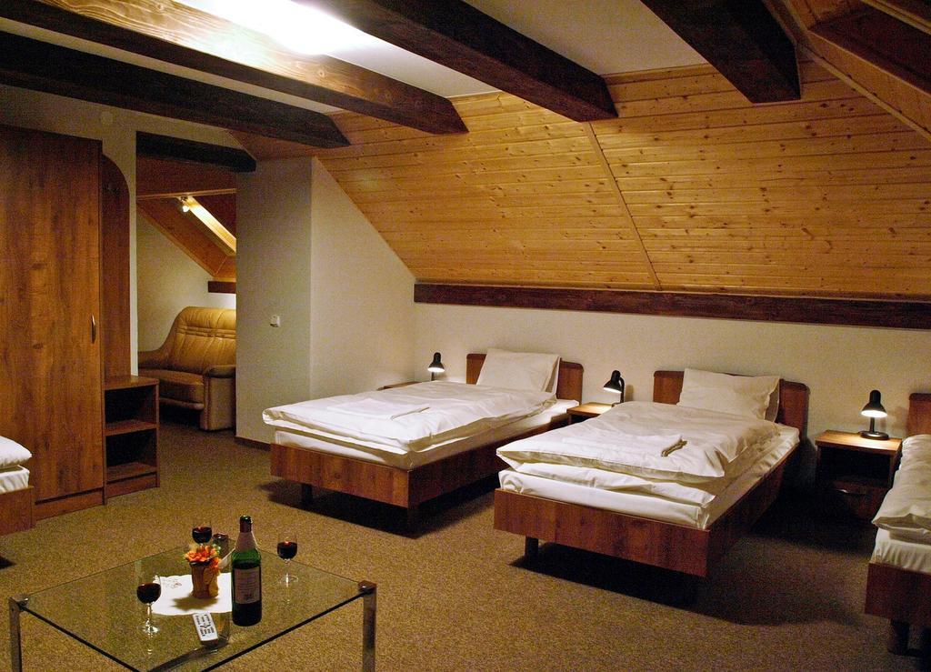 Noclegi Helvet Ustrzyki Dolne Habitación foto